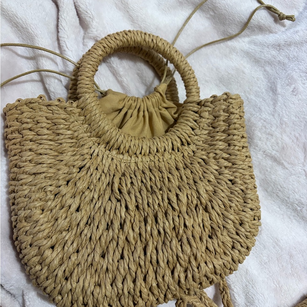 Chic Tan raffia summer Handbag - Picture 4 of 10